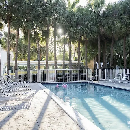 Smart 2Br In Miami River Inn By Sonder